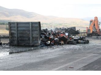 Kimyasal Yağ Yüklü Tır Alev Alev Yandı