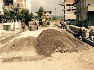 Körfez Eşref Bitlis Caddesinde Kaldırımlar Yenileniyor