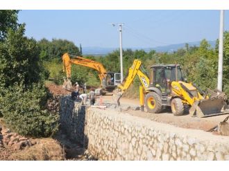 Kartepe’de Sele Ve Toprak Kaymasına Karşı Taş Duvarlar Örüldü