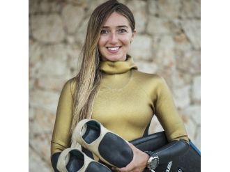 Serbest Dalış Dünya Rekortmeni Şahika Ercümen’den Altın Madalya