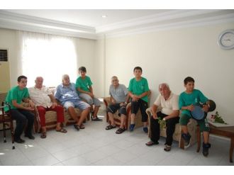 Kamp Öğrencilerinden Huzurevi Sakinlerine Ziyaret