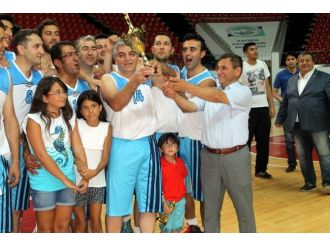 Büyükşehir Belediyesi Şirketler Basketbol Ligi Şampiyonu Hürriyet Endüstri Meslek Lisesi Oldu