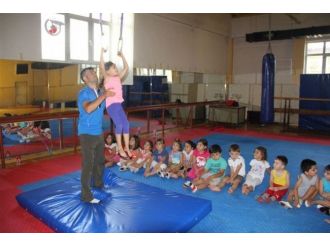Minik Yürekler Cimnastik Yapıyor