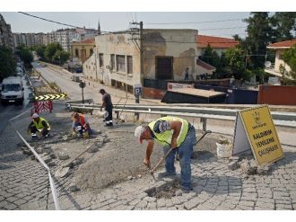 Konak’ta Bozuk Yollara Jet Bakım