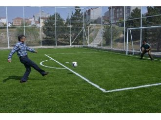 Başkan Ataç Personel Ve Çocuklarla Top Oynadı
