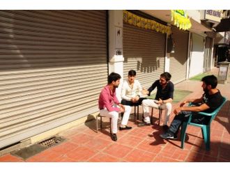 Van’da Elektrikler Kesilince Esnaf Kepenk Açamadı