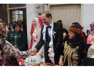 Köy Düğünleri Yeniden Canlanıyor