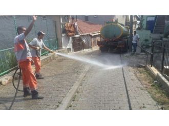 Mahalleler Tazyikli Suyla Yıkanıyor