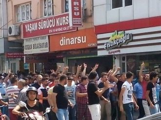 20 Günde 6 Şehit Veren Osmaniye’de Hdp Binasına Türk Bayrağı Asıldı