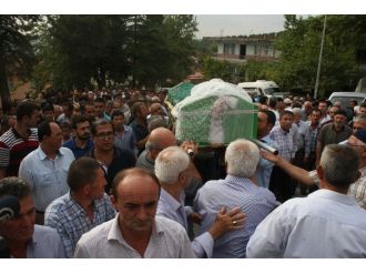 Genç Kıza Duvağıyla Son Görev 