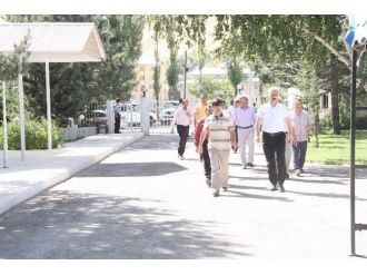 Kazada Annesini Kaybeden Vali Öztürk Taziyeleri Kabul Ediyor