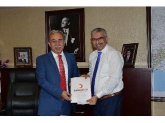 Kızılay’a İlk Kurban Bağışı Vali Büyük’ten