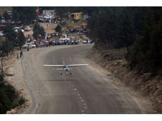 Sözünü Tutan Başkan Sözlü, Yaptırdığı Yayla Yoluna Uçak İndirdi