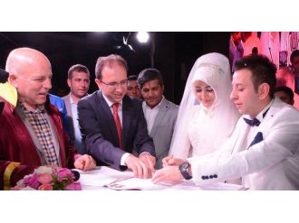Büyükşehir Belediye Başkanı Sekmen, Bu Kez Danışmanının Nikahını Kıydı