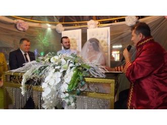 Nikah Şahitliğini Yargıtay Başkanı Cirit Yaptı