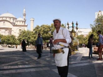 Meyan Şerbeti Hem Serinletiyor Hem Şifa Veriyor