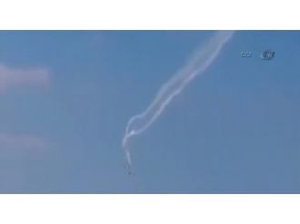 Gösteri Uçakları Havada Çarpıştı: 1 Ölü