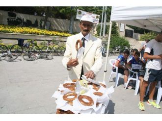 Yozgat’ın Simitçi Memiş’i Simitlerin Satılmadığından Yakınıyor