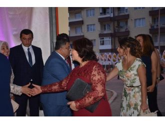 Kendi Oğlunun Nikahını Kıydı