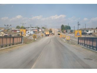 Kars-arapaçay Yolu’nda Yol Çalışmaları Devam Ediyor