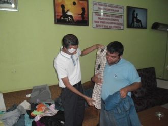 Engelli Derneğinden Giyim Yardımı