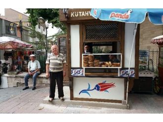 Başkan Kamil Saraçoğlu’na Büfe Teşekkürü