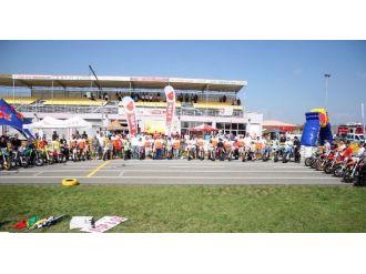 Uşak’ta Hafta Sonu Süpermoto Heyecanı Yaşandı