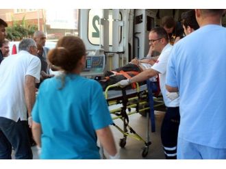 Otomobile Çarpan Motosiklet Sürücüsü Öldü