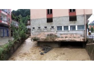 Fıkra Gibi: Dere Yatağına Bina !