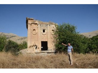 Ozan Anıt Mezarı Restore Edilmezse Yıkılacak