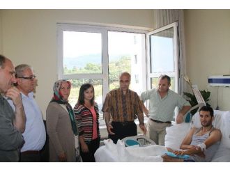 Vali Karahan, Yaralı Uzman Çavuşu Ziyaret Etti