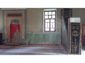 Tarihi Camiye Yakışmayan Görüntü