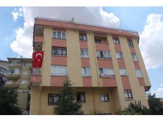 Başkent Şehidine Ağlıyor