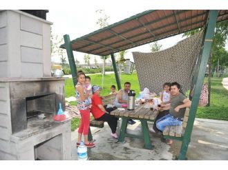 Sıcaktan Bunalanlar Mesıre Alanına Koştu