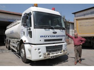 Ankara Kent Konseyi Başkanı Saltoğlu, Gürün Belediyesi’ne Arazöz Hediye Etti