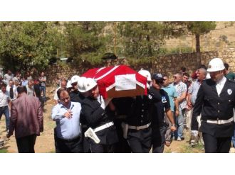 Şehide Kürtçe Ağıtlarla Veda Edildi