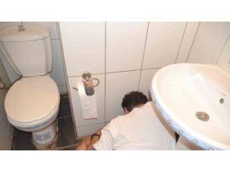 Kafeteryanın Tuvaletinde Ölü Bulundu