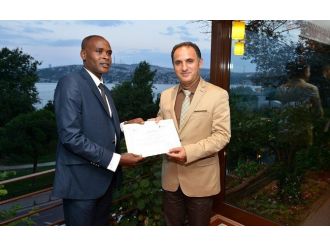 Ytb Kamerun’un İlk Türkçe Bilen Diplomatını Yetiştirdi
