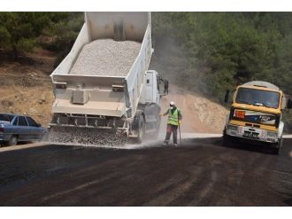 Kırsal Mahallelerde Asfaltlama Çalışması Devam Ediyor