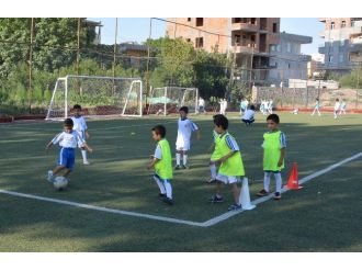 Yaz Spor Okulu’nda 2 Bin 500’e Aşkın Kayıtlı Sporcuya Ulaşıldı