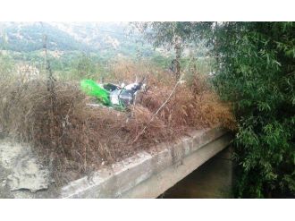 Motosiklet Dereye Uçtu: İki Yaralı