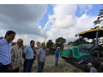 Mahalle Statüsüne Kavuşan Köy Yolları Sıcak Asfaltla Kaplanıyor