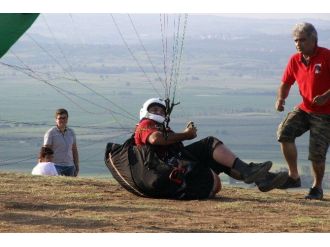 Sakarya’da Yamaç Paraşütü Festivali Sürüyor