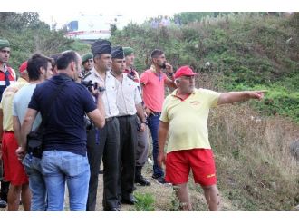 4 Kişilik Aileden Baba Boğuldu, Oğlu Kayıp