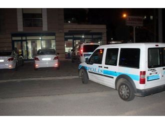 Çalışanların Ellerini Bağlayıp Kasadan 18 Bin Tl Çaldı