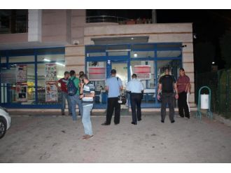 Çalışanların Ellerini Bağlayıp 16 Bin Tl Çaldı