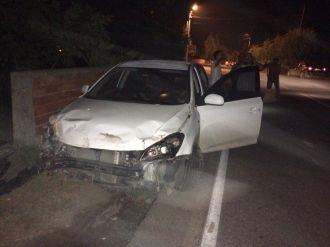 Kamyonetten Kaçtı Duvara Çarptı