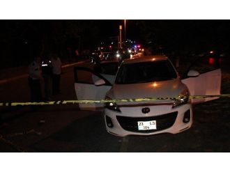 Seyir Halindeki Otomobil İçinde Silahlı Kavga: 3 Yaralı