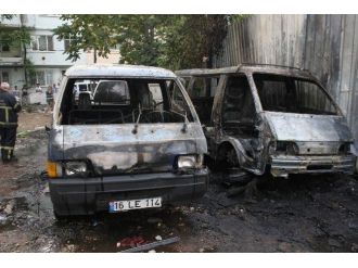 3 Aracın Yanmasına Sebep Oldu, Bir Şey Olmamış Gibi Sigara İçti...