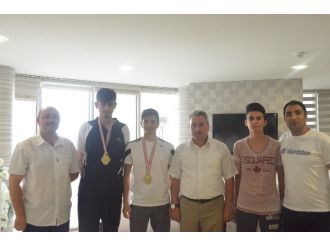 Tekmeler Altın’a Vurdu